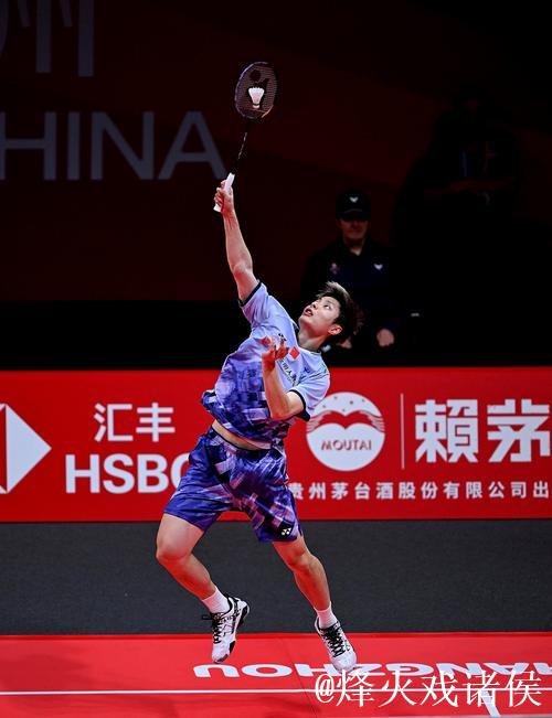 羽联年终总决赛 石宇奇直落两局击败奈良冈功大,顺利晋级 羽联年终总决赛 石宇奇直落两局击败奈良冈功大,顺利晋级